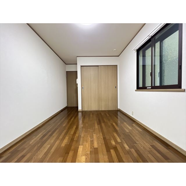 デルフィス梅ヶ丘 腰高窓も二重サッシです