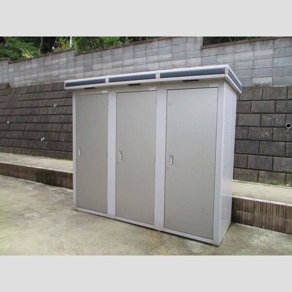 ルミエールE 物置