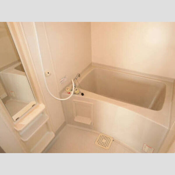 クウィンスコート201号室 202