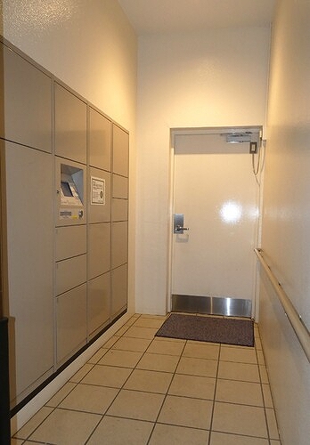 ライオンズ横浜新子安ハーバーコート6階 宅配ボックス