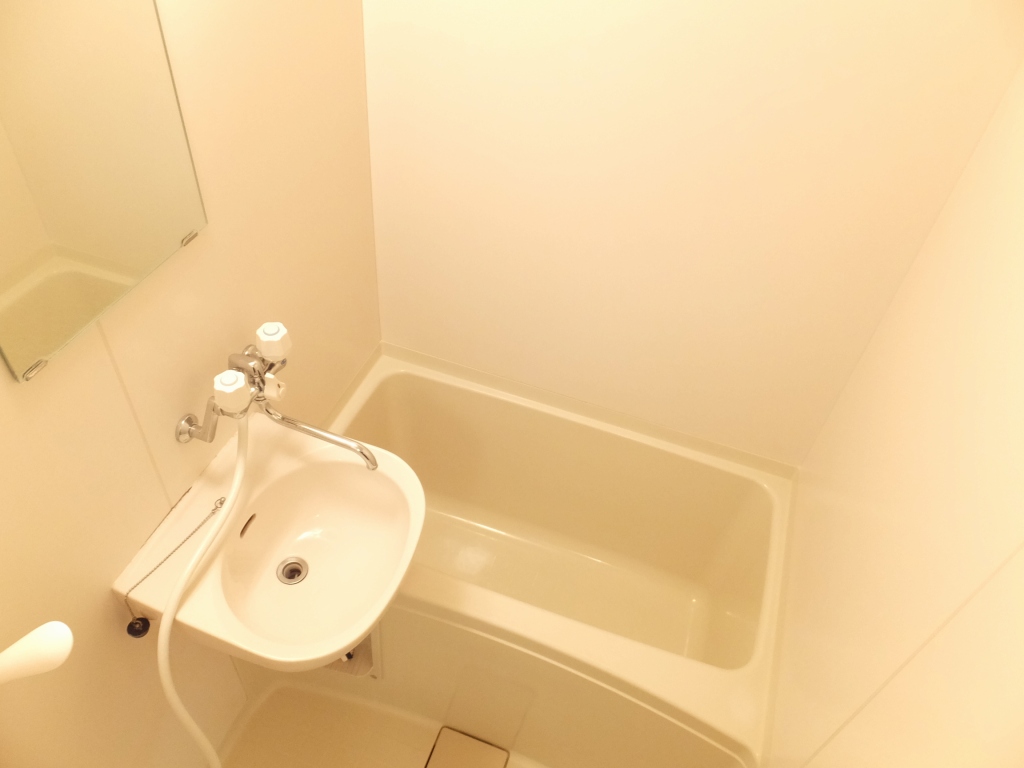 レオパレスＰａｔｉｏ 浴室には洗面台が付いています。