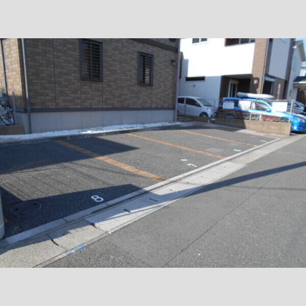 エミール・オガワ　A・B棟A201号室 駐車場