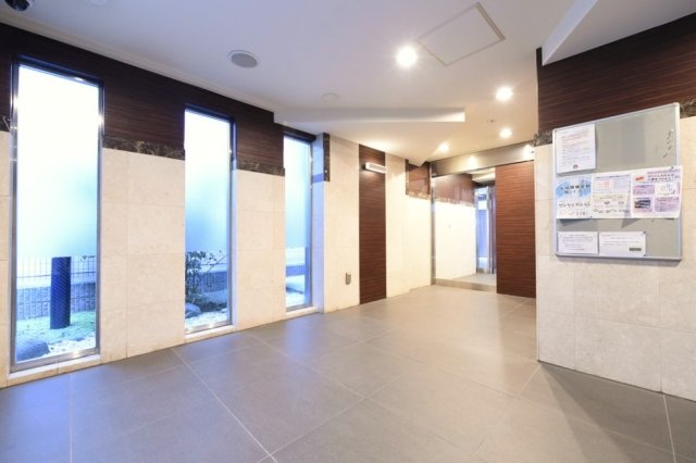 コンシェリアＲ 四谷 エントランス