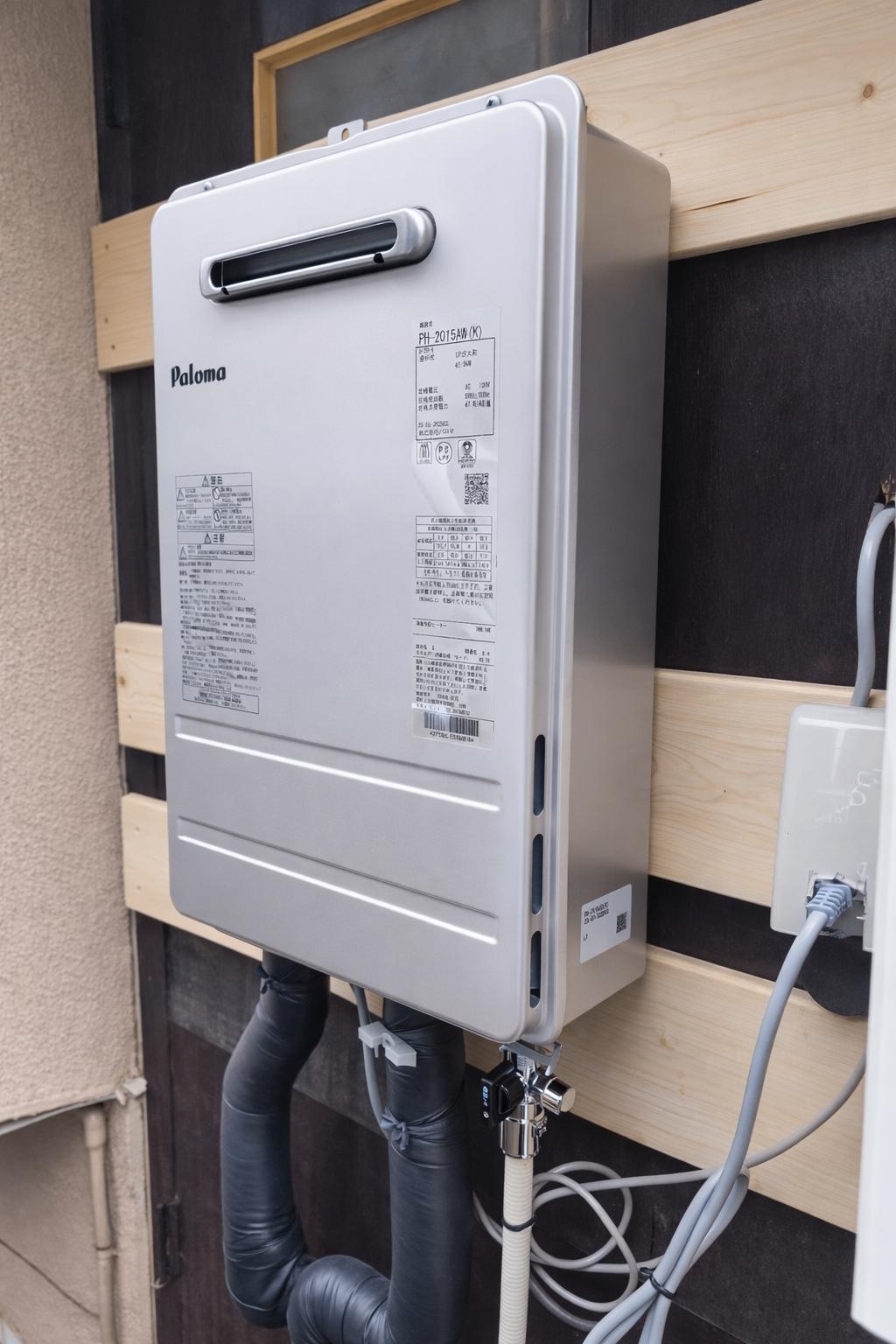 柏市南逆井戸建 給湯器新品。