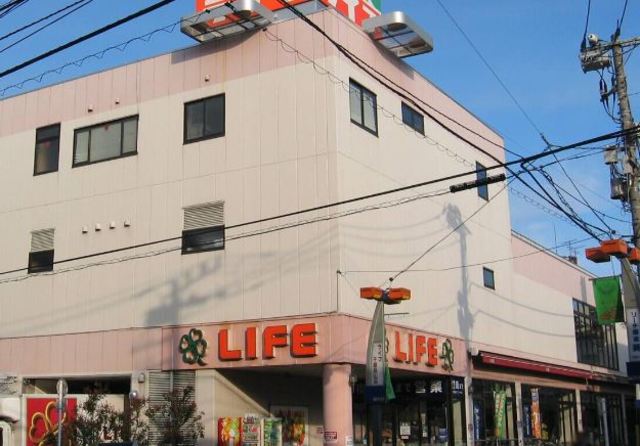 マノワール千歳烏山Ａ棟 【デパート】ライフ千歳烏山店まで718ｍ