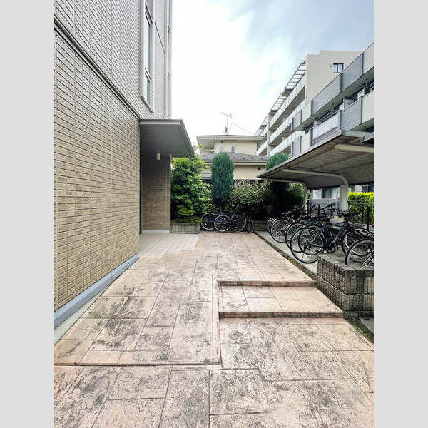 トレビナ中浦和306号室 エントランス