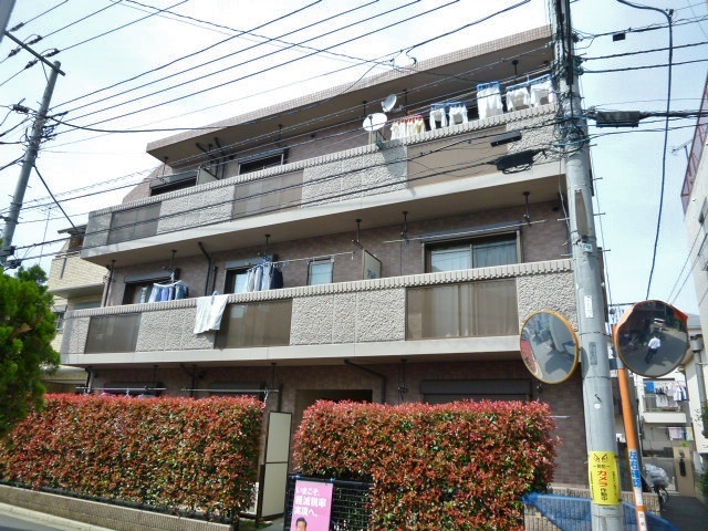 ラポゼ西久保 閑静な住宅街に佇む賃貸マンション