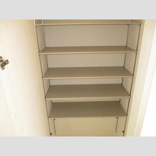 フロレスタ 102(シューズクローク)