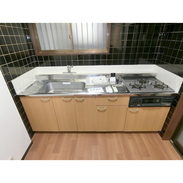 荒川5丁目貸戸建 3口ガスグリル付きキッチン