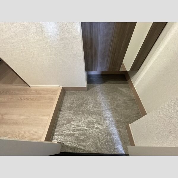 オルテンシア別所102号室 玄関