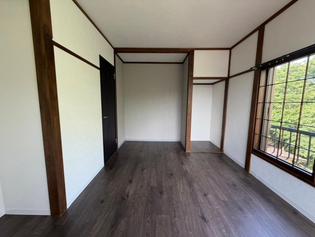 秦野市曽屋リノベ戸建て 6帖の洋室2