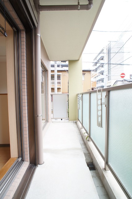 Ａｄａｇｉｏ バルコニー（シャッター付きです。）