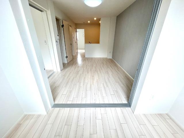 Ｓｍｉｌｅ　ｖｉｌｌａ（スマイル　ヴィラ）202号室 リビング