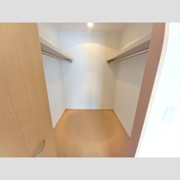 ゴールドパストラル　Ⅲ ウォークインクローゼット