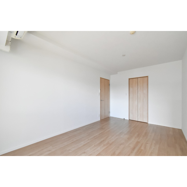 オーパスホームズ白山0402号室 内観