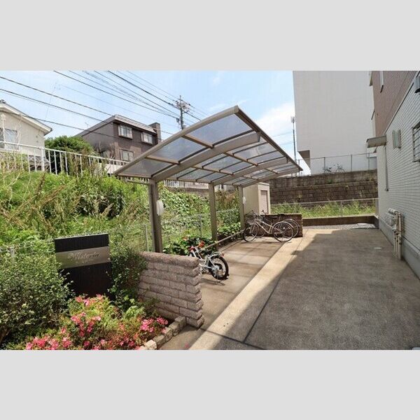 ウィステリア 駐輪場