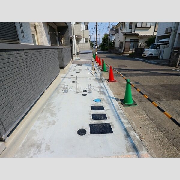 コルマール201号室 ラック付き駐輪場