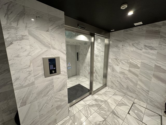 T&F KANNAI BLDG701号室 エントランス