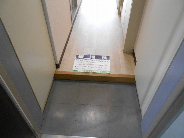 サンパレス中野 玄関