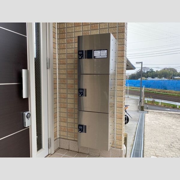 ベルソス高倉　B301号室 宅配ボックスが設置されています