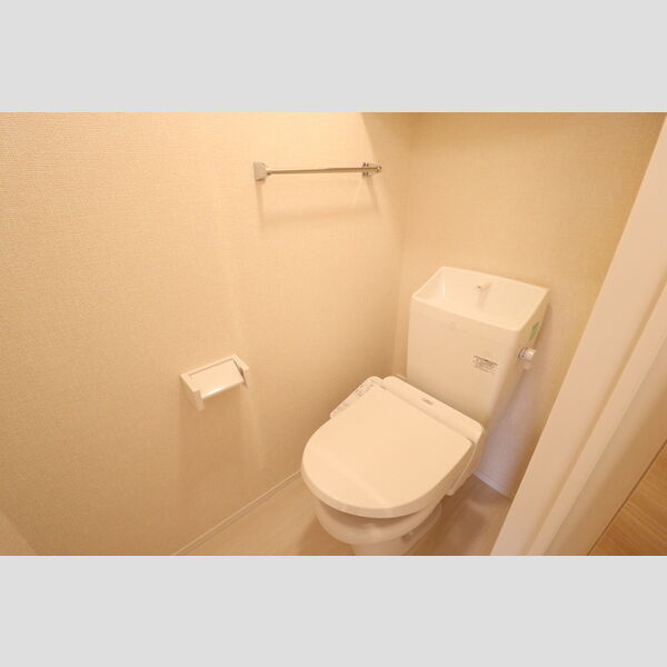エスペランサ八幡宿303号室 トイレ