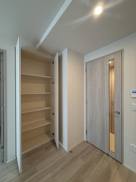 プレディアコート三軒茶屋201号室 LDK収納　2025年10月撮影