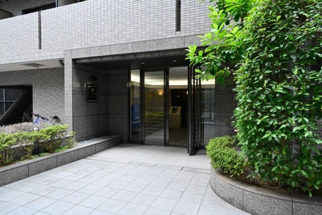 ルーブル新橋 エントランス