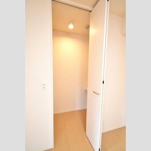 ロイヤルレジデンス本厚木 収納