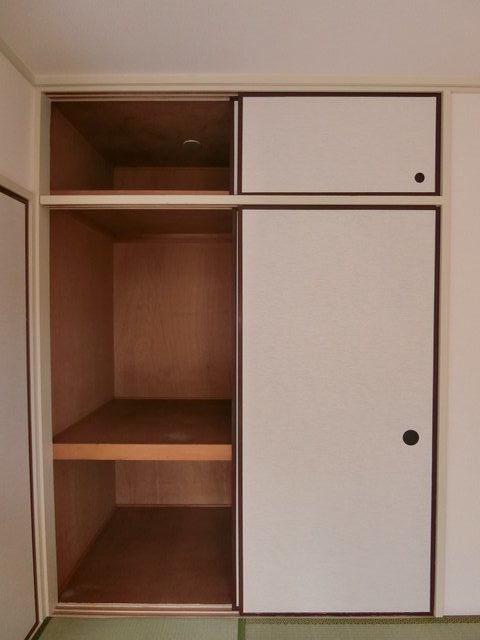 カサベルデ狭山0102号室 収納
