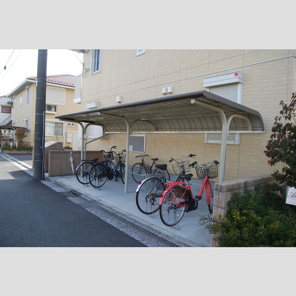 アーブル クロシェット　C棟101号室 屋根付き駐輪場