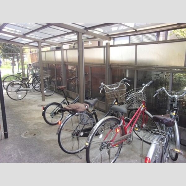 シャトーブリリアント107号室 駐輪場