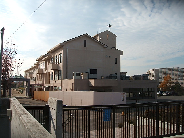 ガーデンコートソシア 松木小学校まで1,120ｍ