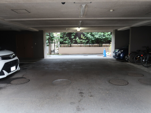 プルーシオス朝霞台3階 駐車場