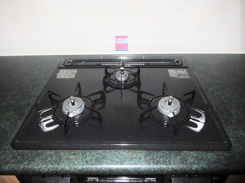 グランドステージ海岸通り3階 三口コンロ