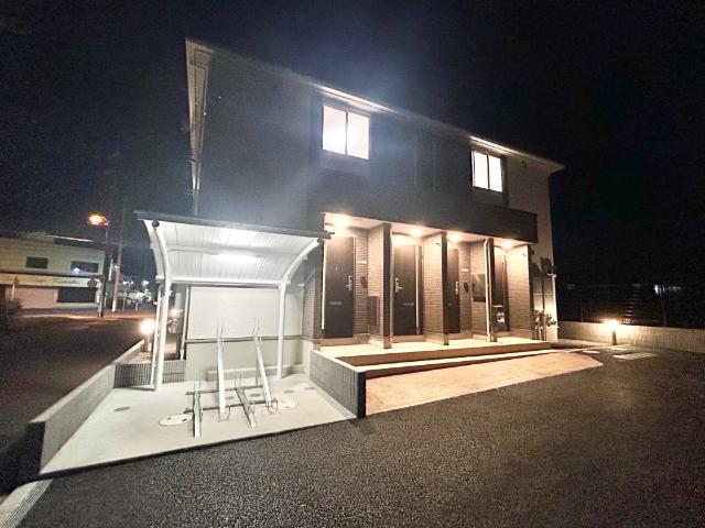 プルミエールみずき102号室 外観写真（夜）