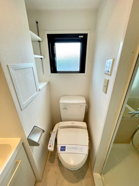 レジディア市谷薬王寺8階 トイレ