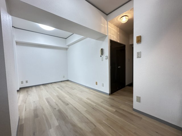 第26クリスタルマンション403号室 リビング