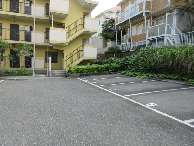 シャトー秋葉町 駐車場　※実際の使用状況とは異なります(現況優先)