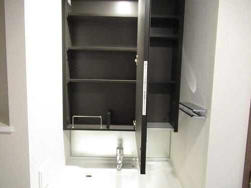 プラウドタワー平井 洗面台収納　※新築未入居