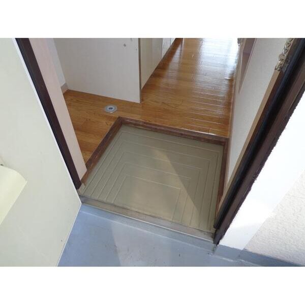 エステートピア忠生201号室 玄関