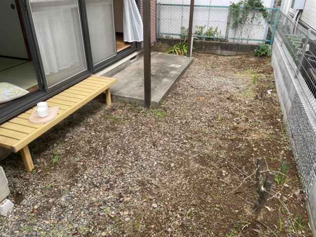 KASHIWA BLUE TERRACE B5 ミニ縁台付きの南向きの庭　ガーデニングも楽しめます。