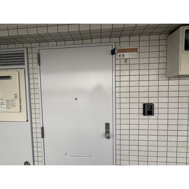 パームヴィラ鴨居401号室 玄関