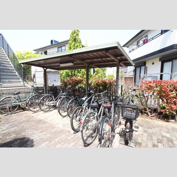 パストラル 駐輪場