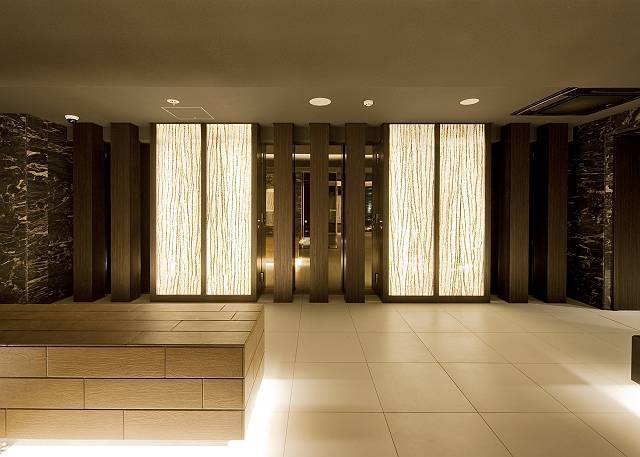 グランド・ガーラ横濱元町4階 モダンなエントランス