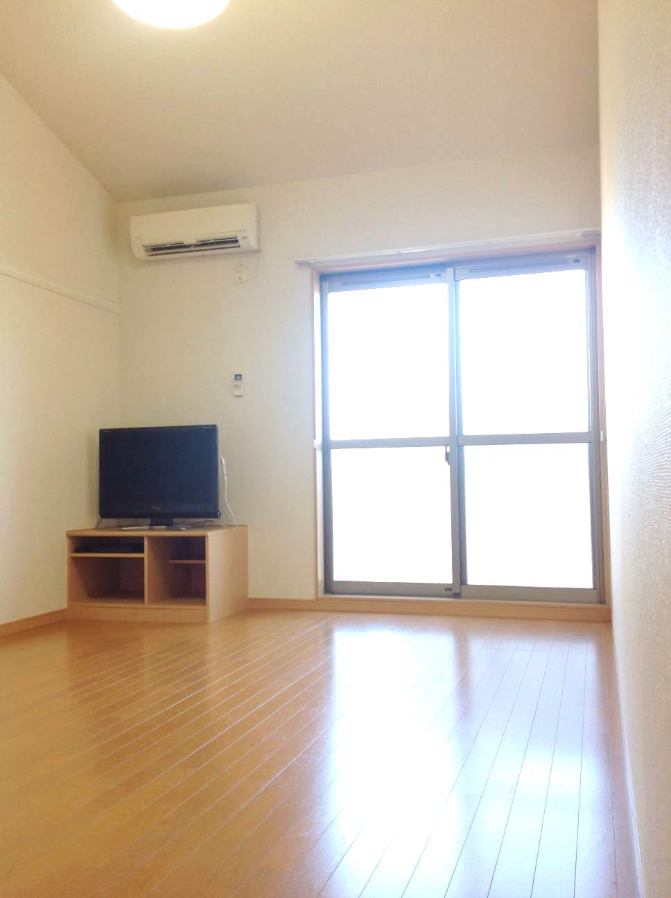 レオパレスコヅチⅠ リビング