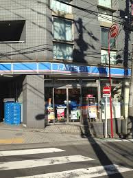 メゾン・ド・ヴィレ高輪3階 【コンビニエンスストア】ローソン H三田四丁目店まで384ｍ