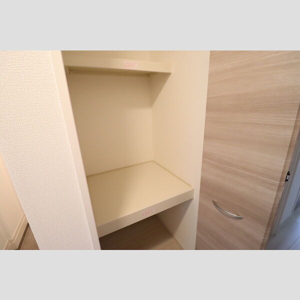 ルポゼ 玄関物入