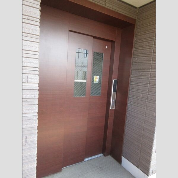 フロンティア南大泉201号室 エレベーター