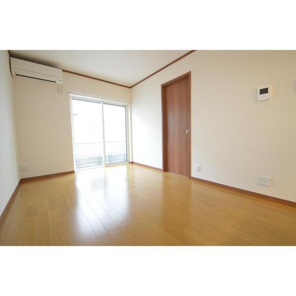 トレジオン小仲台 リビング