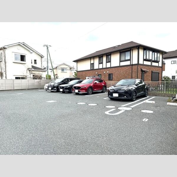 ルミエールD 駐車場